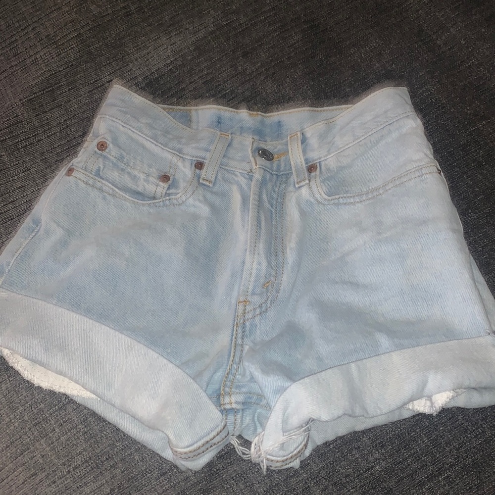 Rolled up light wash Levi shorts